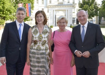 125 Jahre Fleischwaren Berger: Claudia Berger, Mag. Rudolf Berger, Elisabeth Pröll und Landeshauptmann Dr. Erwin Pröll (v.l.n.r.)