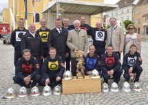 Landeshauptmann Dr. Erwin Pröll, Landeshauptmann-Stellvertreterin Mag. Karin Renner, Landesrat Dr. Stephan Pernkopf und NÖ Landesfeuerwehrkommandant Dietmar Fahrafellner gratulierten der Freiwilligen Feuerwehr Maltern, die den Bewerb um das Feuerwehrleistungsabzeichen in Bronze Klasse A gewann.