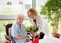 Lucia Svejkovsky und Senioren-Landesrätin Christiane Teschl-Hofmeister