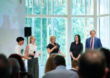 Landeshauptfrau Johanna Mikl-Leitner freute sich bei der Eröffnungsfeier des neuen KinderKunstLabor St. Pölten über das „europaweit erste Haus der Kunst und Kultur, wo die Kinder das Sagen haben.“