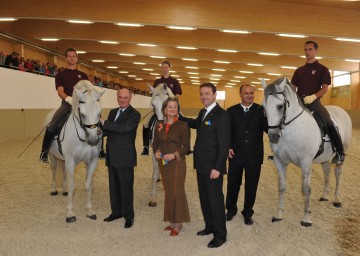 Eröffneten die neue Reithalle der Spanischen Hofreitschule am Heldenberg: LH Dr. Erwin Pröll, Generaldirektorin KR Dipl-Kfm. Elisabeth Gürtler, BM DI Nikolaus Berlakovic und Bgm. Ing. Peter Steinbacher (v.l.n.r.)