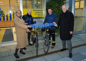 Von links nach rechts: Landeshauptfrau Johanna Mikl-Leitner, Paul Schmidt (Generalsekretär der Österreichischen Gesellschaft für Europapolitik), Martin Selmayr (Leiter der Vertretung der Europäischen Kommission in Österreich), Landesrat Martin Eichtinger.