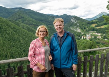 Landeshauptfrau Johanna Mikl-Leitner und Michael Duscher, Geschäftsführer Niederösterreich Werbung.