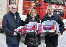 LH-Stellvertreter Stephan Pernkopf, Landeshauptfrau Johanna Mikl-Leitner und Landesfeuerwehrkommandant Dietmar Fahrafellner.