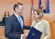 Angelobung des neuen Landesrates Jochen Danninger durch die Landeshauptfrau.