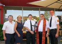 Im Bild von links nach rechts: Bürgermeister Franz Brandl, Landeshauptfrau Johanna Mikl-Leitner, Kommandant Herbert Stierschneider, Dechant Bartholomäus Freitag, Bezirksfeuerwehrkommandant Martin Boyer.