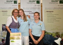 Landeshauptfrau Johanna Mikl-Leitner beim Messestand der HLUW Yspertal.