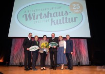 „Einsteiger des Jahres 2019": NÖ Wirtshauskultur-Obmann Harald Pollak, Landesrätin Petra Bohuslav, Petra und Werner Zlabinger, Landeshauptfrau Johanna Mikl-Leitner und Christoph Madl, Geschäftsführer der NÖ Werbung (v.l.n.r.)