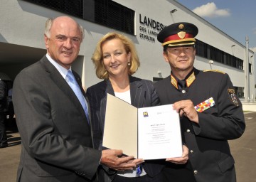 Landeshauptmann Dr. Erwin Pröll, Bundesministerin Dr. Maria Fekter und Landespolizeikommandant Mag. Arthur Reis eröffneten die Außenstelle des Landeskriminalamtes in Mödling.