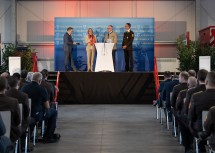 Dankten den Feuerwehren für die Einsatz- und Hilfsbereitschaft: Landeshauptfrau Johanna Mikl-Leitner, LH-Stellvertreter Stephan Pernkopf und Landesfeuerwehrkommandant-Stellvertreter Martin Boyer mit Moderator Peter Madlberger (links im Bild)