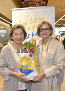 Wirtschaftskammerpräsidentin Sonja Zwazl und Landeshauptfrau Johanna Mikl-Leitner beim Nahversorger Spar Mohr in St. Pölten (v.l.n.r.)