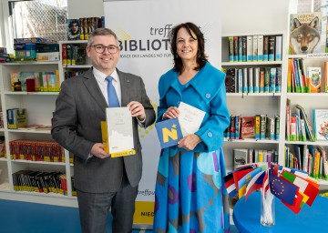 Landesrat Ludwig Schleritzko und Ursula Liebmann, Geschäftsführerin Treffpunkt Bibliothek.