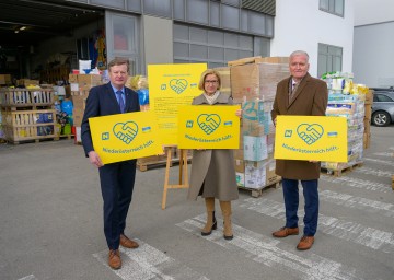 Landeshauptfrau Johanna Mikl-Leitner, Landeshauptfrau Franz Schnabl und Landesrat Gottfried Waldhäusl informierten im NÖ Feuerwehr- und Sicherheitszentrum Tulln über die Plattform „Niederösterreich hilft“.