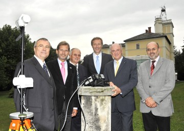 Auf der Hohen Warte in Wien wurde heute die zweite Ausbaustufe des Conrad-Observatoriums in Muggendorf bei Pernitz präsentiert. Im Bild Dipl.Ing. Peter Melichar, Leiter Geophysik, Bundesminister Dr. Johannes Hahn, Bürgermeister Gottfried Branstetter, Tibor Toth (CTBTO), Landeshauptmann Dr. Erwin Pröll und Dr. Fritz Neuwirth (ZAMG) v.l.n.r.