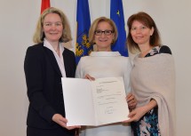 Die neue Bezirkshauptfrau Gerlinde Draxler, Landeshauptfrau Johanna Mikl-Leitner und die nach Baden gewechselte Verena Sonnleitner
(von links nach rechts).
