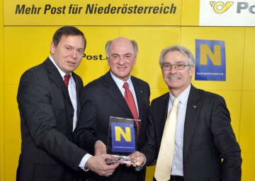 Post-Vorstandsdirektor Dr. Herbert Götz, Landeshauptmann Dr. Erwin Pröll und Post-Generaldirektor Dr. Georg Pölzl: „Zahl der Poststellen in Niederösterreich durch Postpartner auf 500 steigern.“