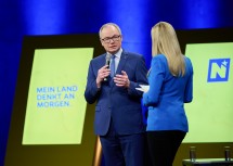LH-Stellvertreter Stephan Pernkopf mit Moderatorin Nina Kraft.