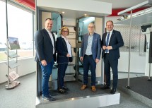 (v.l.n.r.) Christoph Haselsteiner, Bürgermeister von St. Georgen/Ybbsfelde, Landeshauptfrau Johanna Mikl-Leitner, Geschäftsführer Manfred Teufl und Landtagsabgeordneter Bernhard Ebner.