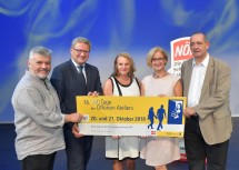 Josef Schick, Geschäftsführer der Kulturvernetzung Niederösterreich, Hermann Dikowitsch, Leiter der Gruppe Kultur, Wissenschaft und Unterricht beim Amt der NÖ Landesregierung, Brigitte Fürle, künstlerische Leiterin des Festspielhauses, Landeshauptfrau Johanna Mikl-Leitner und Thomas Jorda, NÖN (v.l.n.r.)