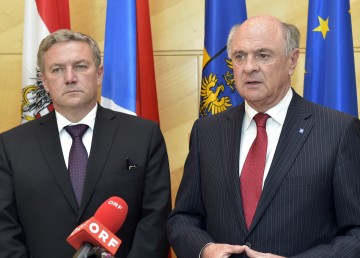 Landeshauptmann Dr. Erwin Pröll mit dem tschechischen Verkehrsminister Antonin Prachar.