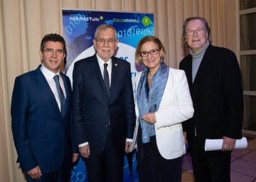 Eröffnung des 8. Tullner Zukunftsforums: Bürgermeister Peter Eisenschenk, Bundespräsident Alexander Van der Bellen, Landeshauptfrau Johanna Mikl-Leitner und Professor Joachim Bauer (v.l.n.r.)