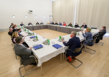 Zusammentreffen der Landesregierung mit den Einsatzorganisationen unter dem Motto „Niederösterreich hilft“.