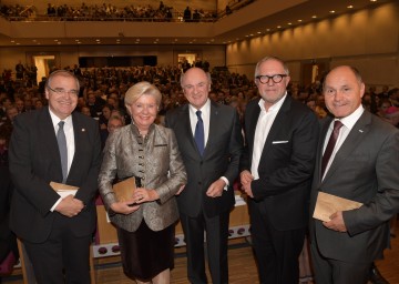 Festlicher Abend aus Anlass des NÖ Landesfeiertages: Justizminister Dr. Wolfgang Brandstetter, Elisabeth Pröll, Landeshauptmann Dr. Erwin Pröll, Harald Krassnitzer, Innenminister Mag. Wolfgang Sobotka (v. l. n