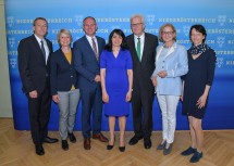 Landeshauptfrau Johanna Mikl-Leitner und Ministerpräsident Winfried Kretschmann mit Abgeordneten aus Baden-Württemberg und Niederösterreich