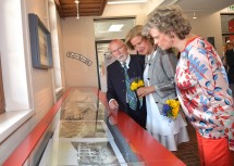Besuch des Informationszentrums am Bahnhof Semmering. Im Bild von links nach rechts: Bürgermeister Horst Schröttner, Landeshauptfrau Johanna Mikl-Leitner und die Präsidentin der österreichischen UNESCO Kommission Sabine Haag.