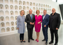 Geschäftsführerin der Kunstmeile Krems Julia Flunger-Schulz,Landeshauptmann a. D. Erwin Pröll, Landeshauptfrau Johanna Mikl-Leitner, Direktor Christian Bauer und Architekt Bernhard Marte (v.l.n.r.),