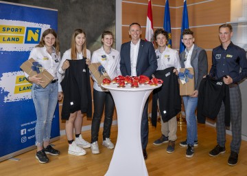 (v.l.n.r.) Veronika Aigner, Klara Sykora, Barbara Aigner, LR Jochen Danninger, Matteo Fleischmann, Johannes Aigner, Lorenz Lampl 