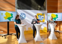 „Die Ausrollung der Frühen Hilfen in ganz Niederösterreich garantiert rasche, bedarfsgerechte, professionelle und niederschwellige Unterstützung für Schwangere und Familien mit Kleinkindern in belastenden Lebenssituationen“, erklärten die Landesräte Königsberger-Ludwig und Schleritzko (Mi. + re.).