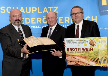 Landeshauptmann Dr. Erwin Pröll, Landesausstellungs-Geschäftsführer Kurt Farasin und Kurator Dr. Hannes Etzlstorfer