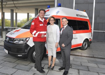 Rotkreuz-Präsident General Josef Schmoll, Landeshautmann-Stellvertreterin Mag. Johanna Mikl-Leitner und Landesrat Ing. Maurice Androsch präsentierten die Bilanz des Roten Kreuzes Niederösterreich. (v.l.n.r.)