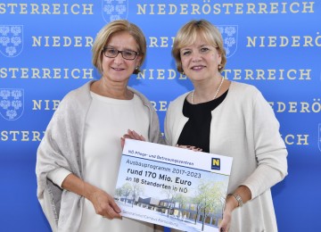 Investitionen von rund 170 Millionen Euro für den Ausbau der NÖ Pflege- und Betreuungszentren: Landeshauptfrau Johanna Mikl-Leitner und Sozial-Landesrätin Barbara Schwarz (v.l.n.r.)