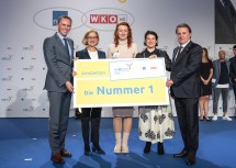(v.l.) Landesrat Jochen Danninger, Landeshauptfrau Johanna Mikl-Leitner, Modedesign Erika aus dem Bezirk Amstetten (eine von 24 Prämierten am gestrigen Abend), Vorsitzende der Jungen Wirtschaft Katharina Alzinger-Kittel und WKNÖ Präsident Wolfgang Ecker.