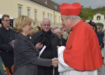 Eröffnung der Hochschule Heiligenkreuz: Landesrätin Mag. Barbara Schwarz, Altabt Gregor Henckel Donnersmarck und der Wiener Erzbischof Kardinal Christoph Schönborn. (v.l.n.r.)