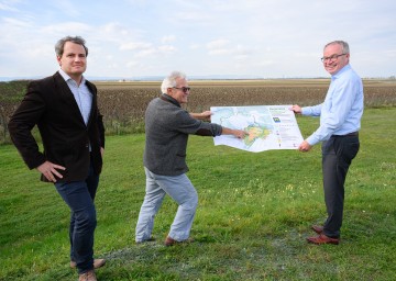 DI Alexander Cserny, Bgm Ernst Schüller (Rauchenwarth) und LH-Stellvertreter Stephan Pernkopf (v.l.n.r.)