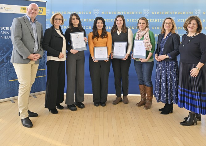 Landeshauptfrau Mikl-Leitner zeichnet junge Forscherinnen mit Innovation Award aus