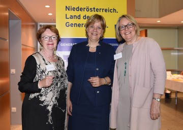 Kristín Ástgeirsdóttir vom Isländischen Gleichstellungszentrum, Landesrätin Mag. Barbara Schwarz und Svanhvit Adalsteinsdottir  von der NATO Brüssel. (v.l.n.r.)