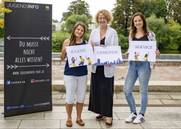 Landesrätin Christiane Teschl-Hofmeister und die Jugend:info NÖ, die die Gemeinden mit dem kostenlosen Jugend:Gemeinde:Service unterstützen.