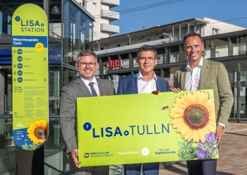 (v.l.) Landesrat Ludwig Schleritzko, Tullns Bürgermeister Peter Eisenschenk und Landesrat Jochen Danninger bei der LISA-Station in Tulln.