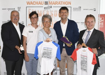 Paul Ambrozy von der Wiener Städtischen, Marathon-Läufer Valentin Pfeil, Landesrätin Dr. Petra Bohuslav, Veranstalter Mag. Michael Buchleitner, Dr. Franz Pruckner, Obmann des Landesverbandes der NÖ Sparkassen, informierten über den Wachaumarathon, der am 17. und 18. September über die Bühne geht