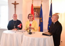 Pressekonferenz zur Restaurierung der Basilika Sonntagberg: Abt Petrus Pilsinger, Landeshauptfrau Johanna Mikl-Leitner und Diözesanbischof Klaus Küng.
