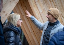Landeshauptfrau Johanna Mikl-Leitner und Karl Morgenbesser, Geschäftsführer Wexl Arena.