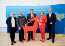 Viertelsmanagerin Weinviertel Elisabeth Schiller, Geschäftsführer Josef Schick, Festivalleiter Stephan Gartner, Landeshauptfrau Johanna Mikl-Leitner und Hermann Dikowitsch (Leiter der Abteilung Kunst und Kultur Niederösterreich; v.l.n.r.)