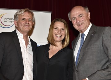 Feierten 10 Jahre PSZW – Klinik Eggenburg: der Ärztliche Direktor Primarius Dr. Friedrich Riffer, Barbara Stöckl und Landeshauptmann Dr. Erwin Pröll (v.l.n.r.)