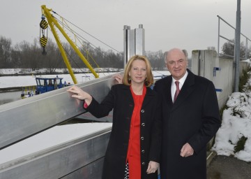 Eröffnung des Hochwasserschutzes an der March mit Landeshauptmann Dr. Erwin Pröll und Bundesministerin Doris Bures.