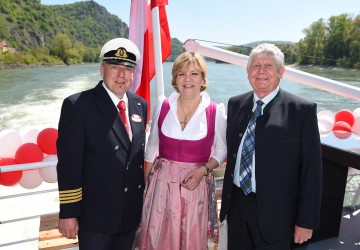 Kapitän Johannes Kammerer, Schiffspatin Landesrätin Mag. Barbara Schwarz und Bürgermeister Ing. Johann Schmidl bei der Präsentation des DDSG-Schiffes „MS Dürnstein“. (v.l.n.r.)