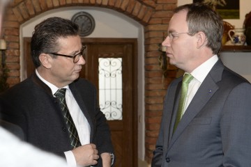 Peter Hauk, Vorsitzender der CDU-Landtagsfraktion in Baden-Württemberg, und Agrar-Landesrat Dr. Stephan Pernkopf bei einem Arbeitsgespräch in Hauersdorf (Amstetten). (v.l.n.r.)